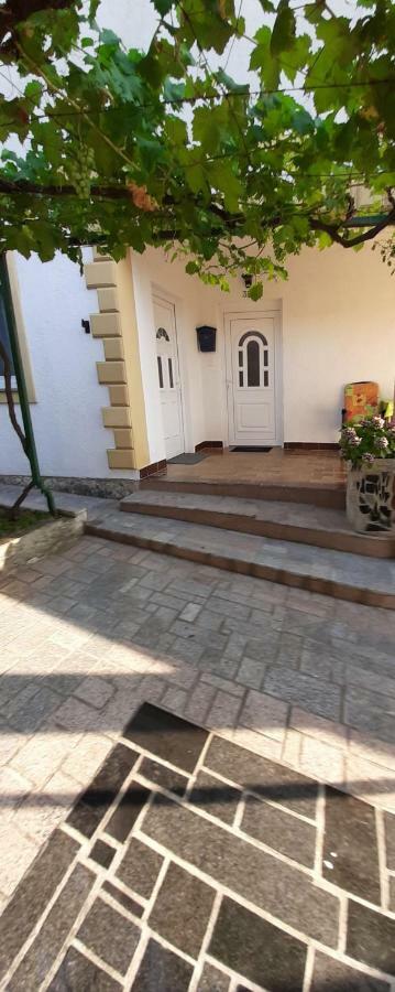 Apartment Apartmani Lana Rab